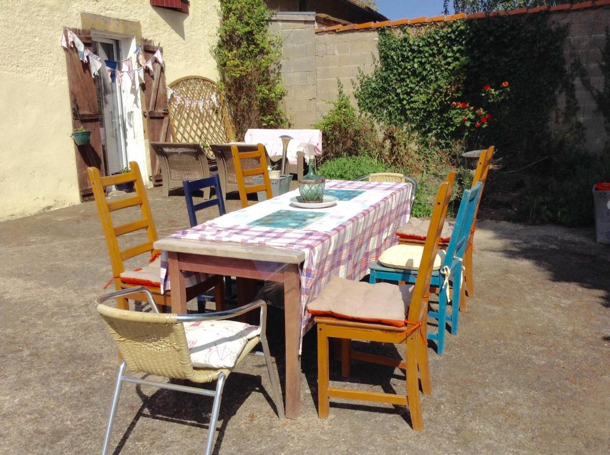 Homestay Arrabella Availles-Limouzine Eksteriør billede